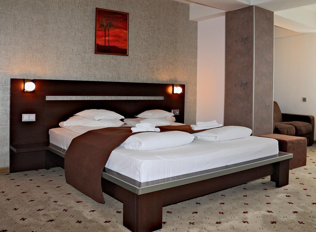 סיביו Hotel Premier מראה חיצוני תמונה