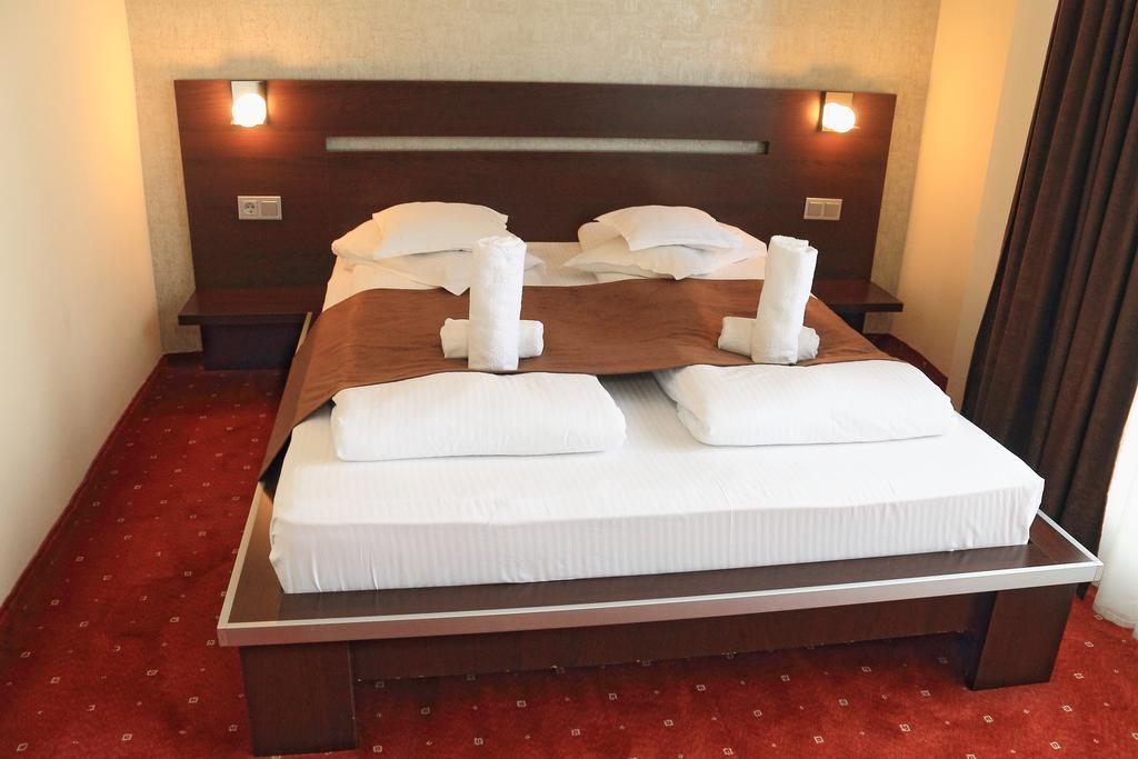סיביו Hotel Premier מראה חיצוני תמונה