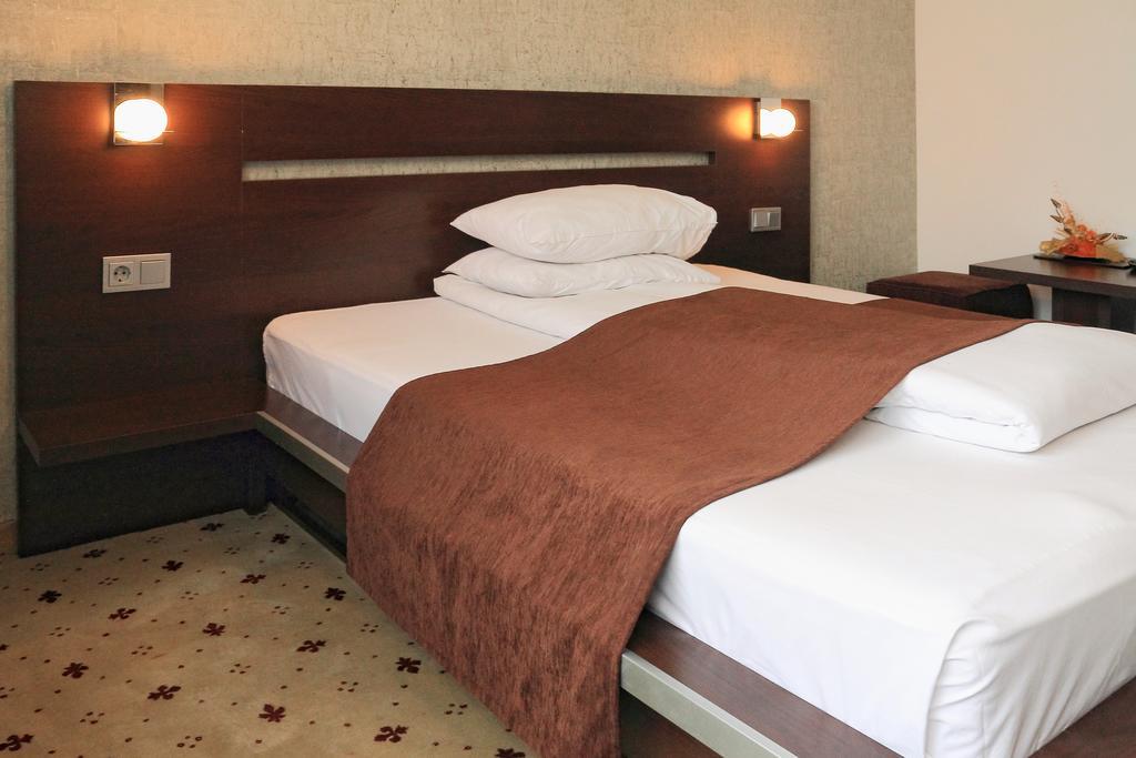 סיביו Hotel Premier מראה חיצוני תמונה