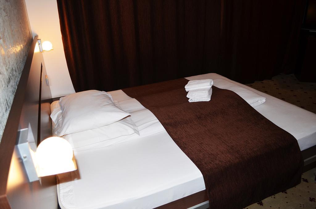 סיביו Hotel Premier מראה חיצוני תמונה