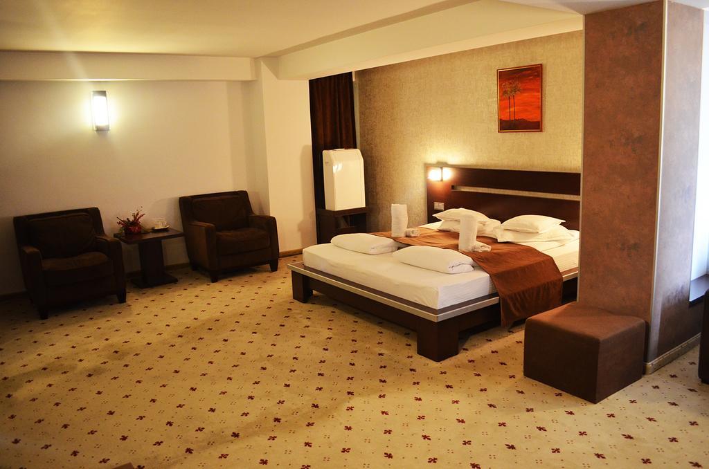 סיביו Hotel Premier מראה חיצוני תמונה