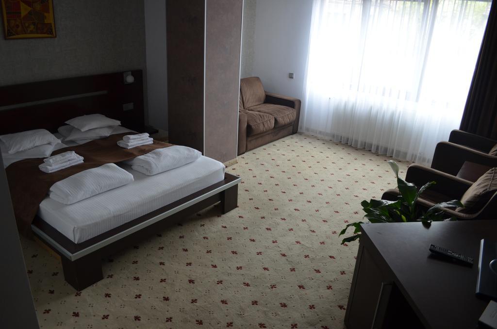 סיביו Hotel Premier מראה חיצוני תמונה