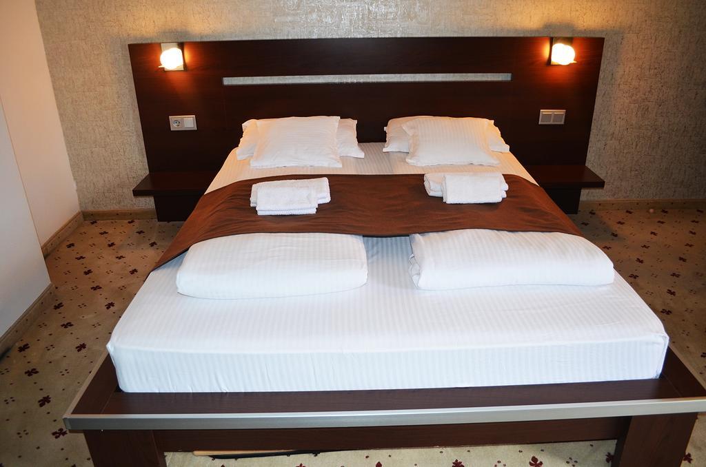סיביו Hotel Premier מראה חיצוני תמונה